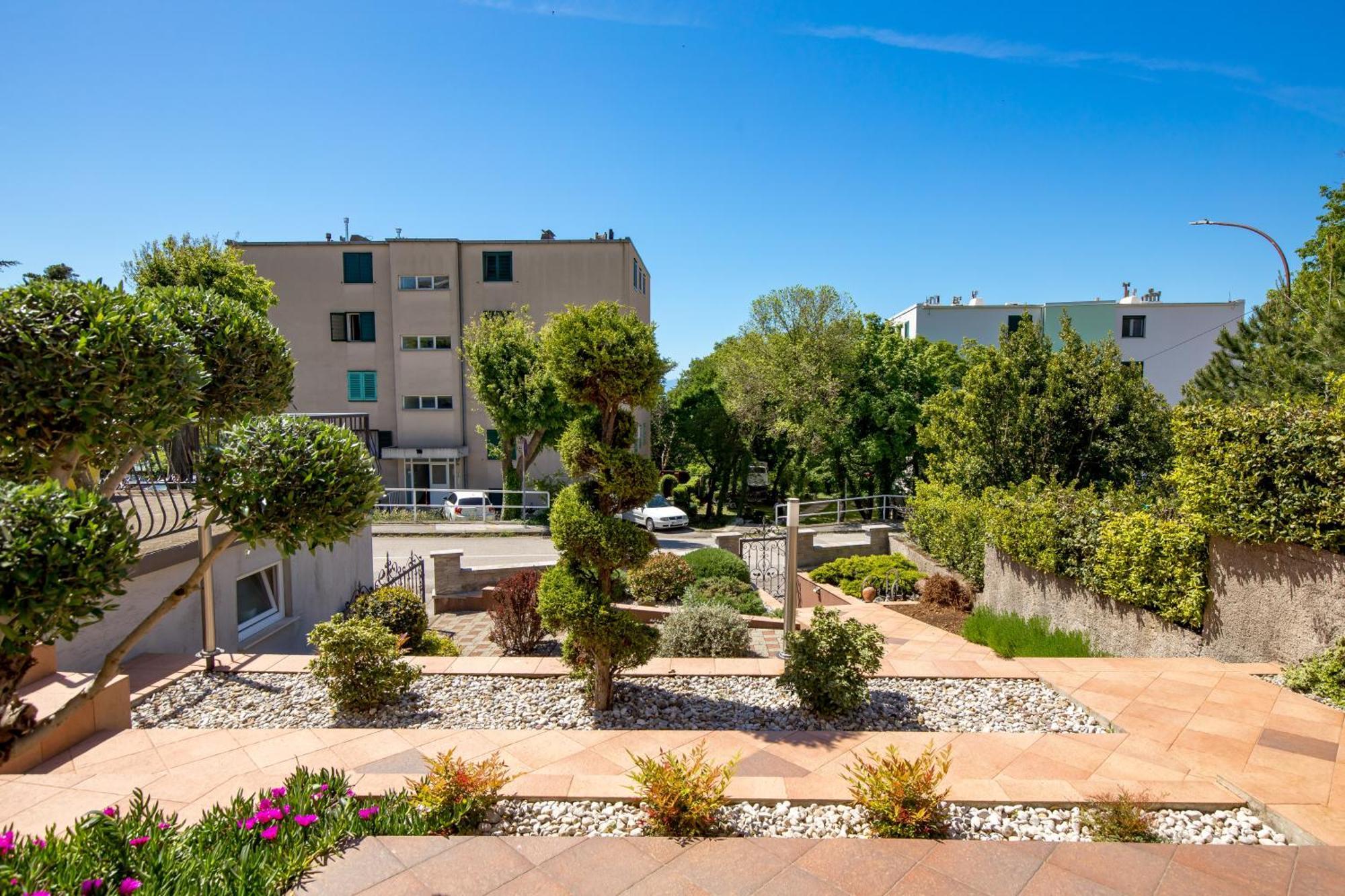 Mladenka Apartment คราลเยวีจา ภายนอก รูปภาพ